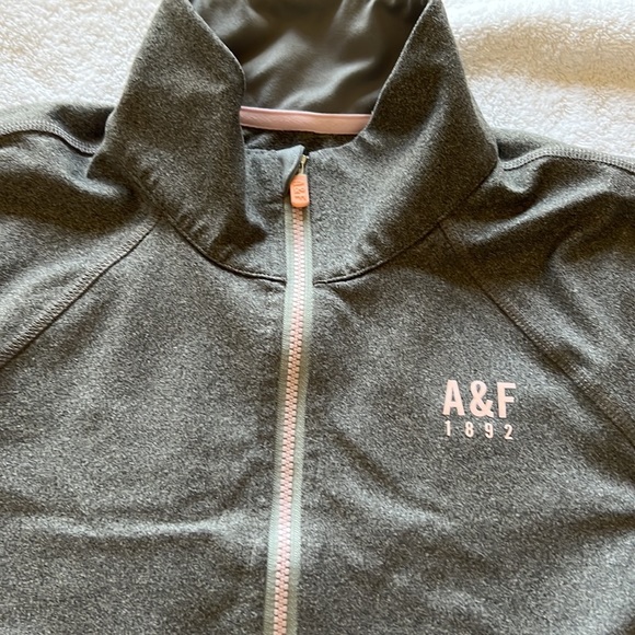 Women’s workout top - Picture 2 of 6